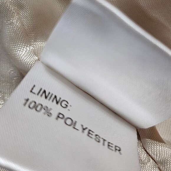 SUMPTUOUS GENUINE FUR JACKET FEATURING 3/4 SLEEVE W/ HIDDEN HOOK & EYE CLOSURES - Picture 14 of 15